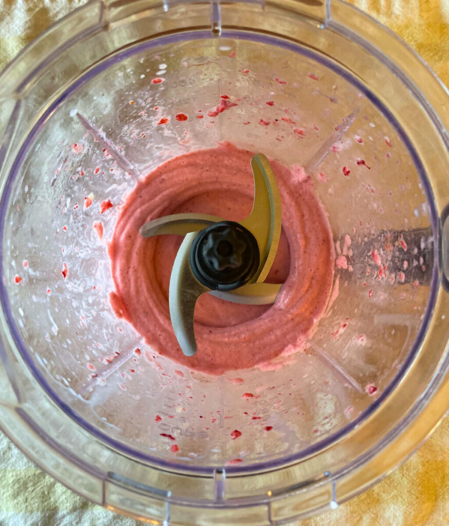 smoothie bowl blended in a blender