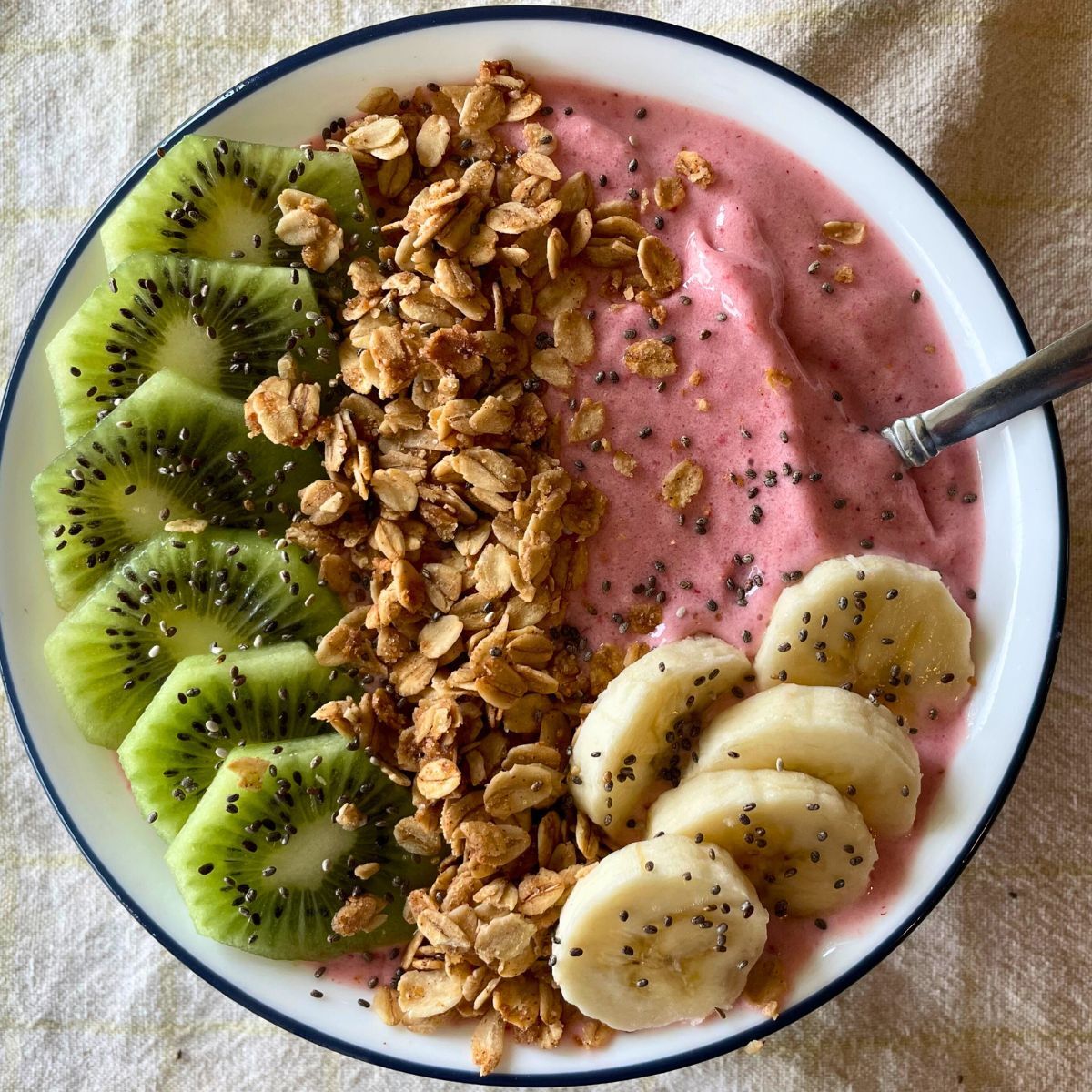 smoothie bowl with toppings